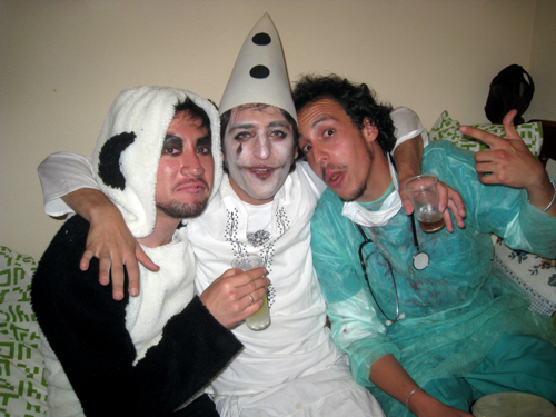 Tiki Tiki! Oleeeeeeeeee! Ernie, Paolo and Nabil on Halloween!!